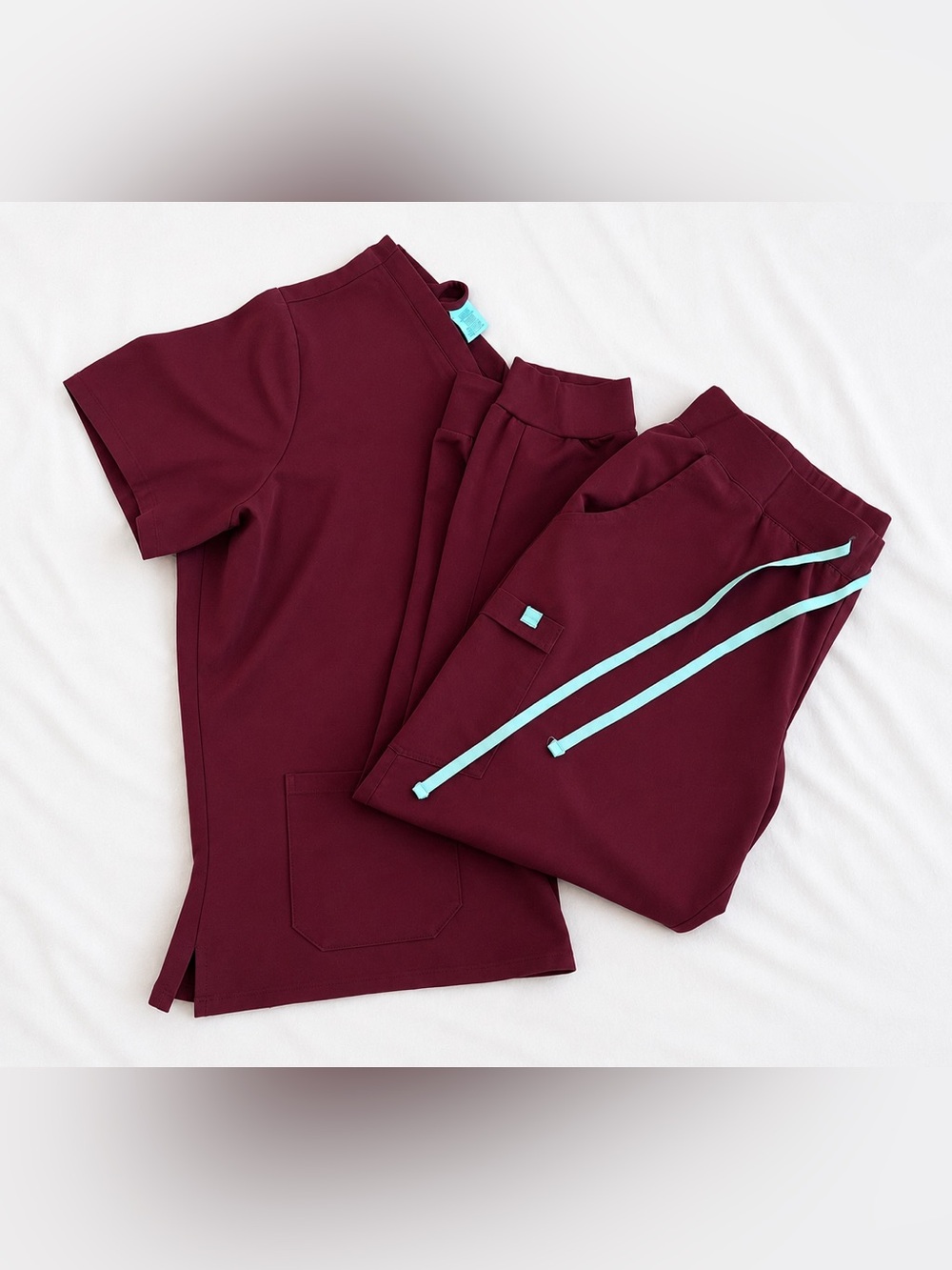 Women’s scrub Burgundy - Garde Malade